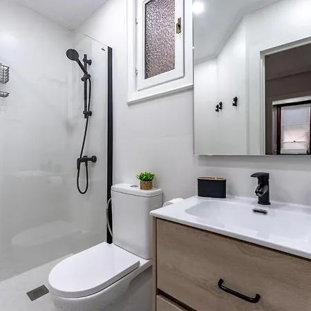 Lovely And Calm - Good Location In The Center Of Apartment *