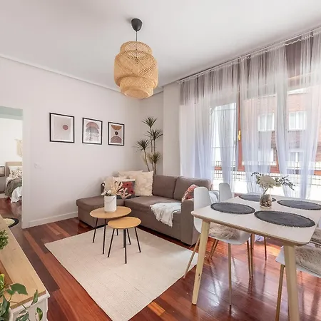 아파트 Lovely And Calm - Good Location In The Center Of *