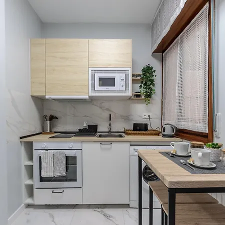 Lovely And Calm - Good Location In The Center Of *
