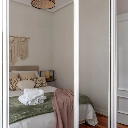 Lovely And Calm - Good Location In The Center Of *