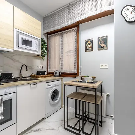 Lovely And Calm - Good Location In The Center Of