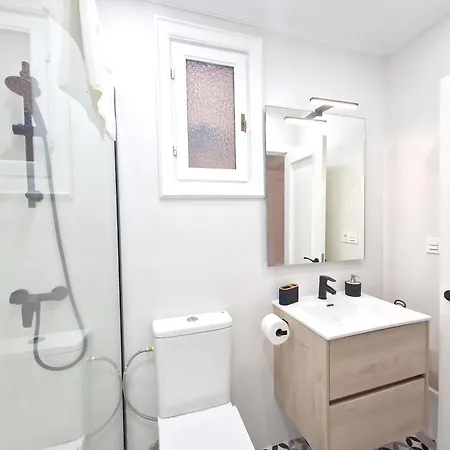 아파트 Lovely And Calm - Good Location In The Center Of *