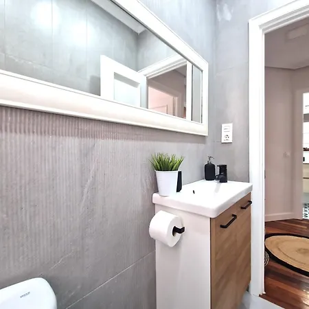Lovely And Calm - Good Location In The Center Of Apartment